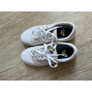 White Nike SB Chron 2 Sneakers size 4.5